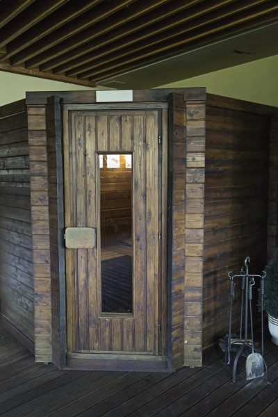 Установка окон и дверей в бане