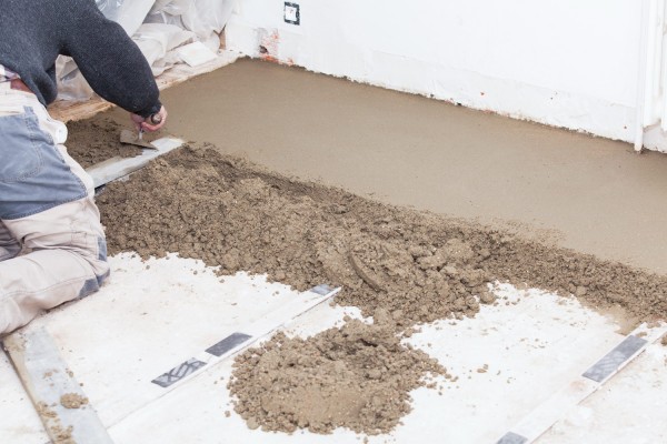 Выравнивание бетонного пола при помощи сухих смесей
